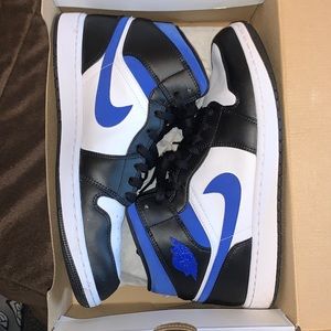 Jordan 1 mids